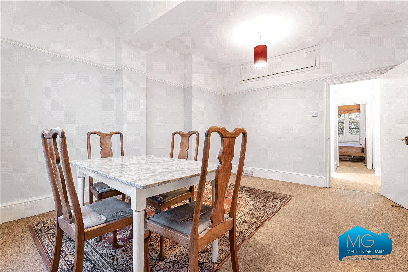 2 bedroom Apartment to rent - Martyn Gerrard
