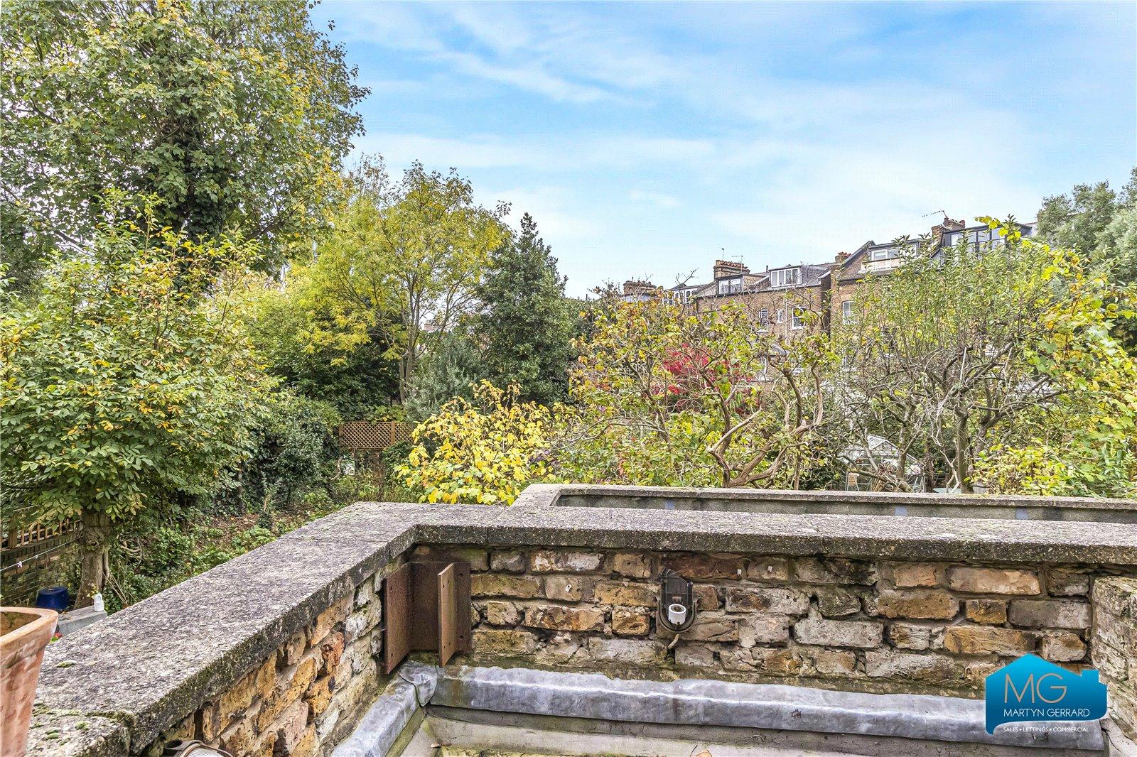 2 bedroom Semi-Detached House to rent - Martyn Gerrard
