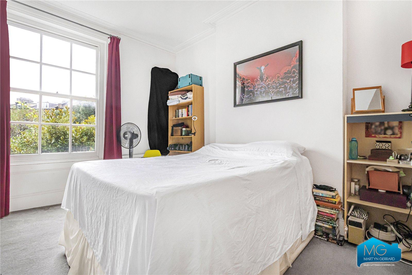 2 bedroom Semi-Detached House to rent - Martyn Gerrard