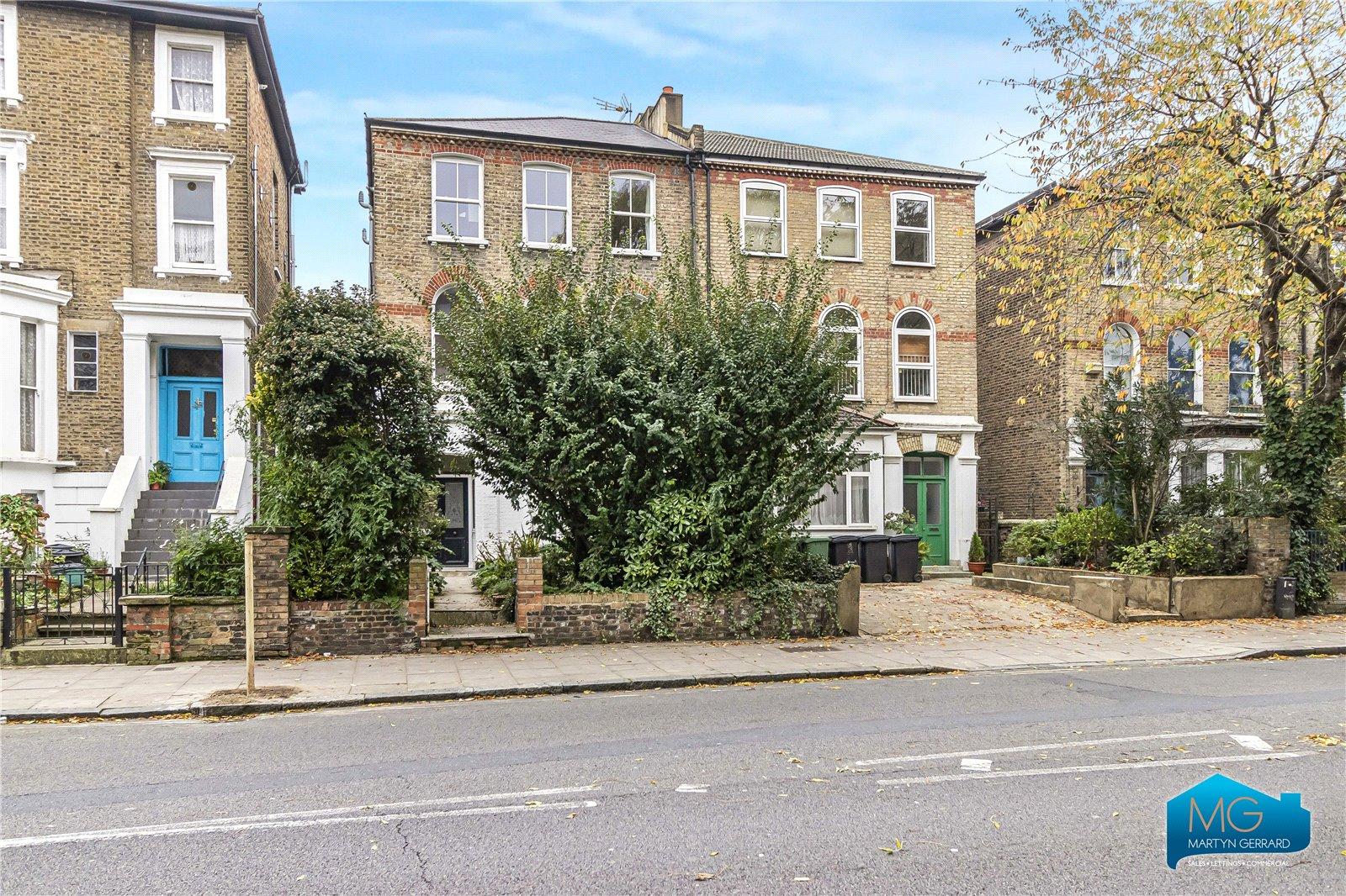 2 bedroom Semi-Detached House to rent - Martyn Gerrard