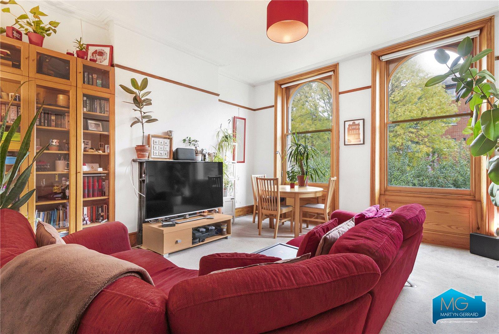 2 bedroom Semi-Detached House to rent - Martyn Gerrard