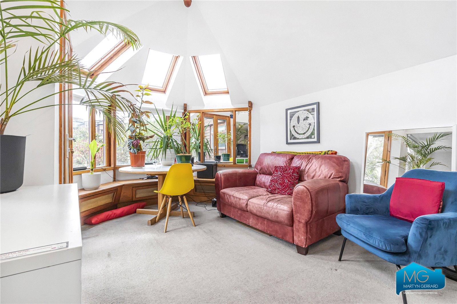 2 bedroom Semi-Detached House to rent - Martyn Gerrard