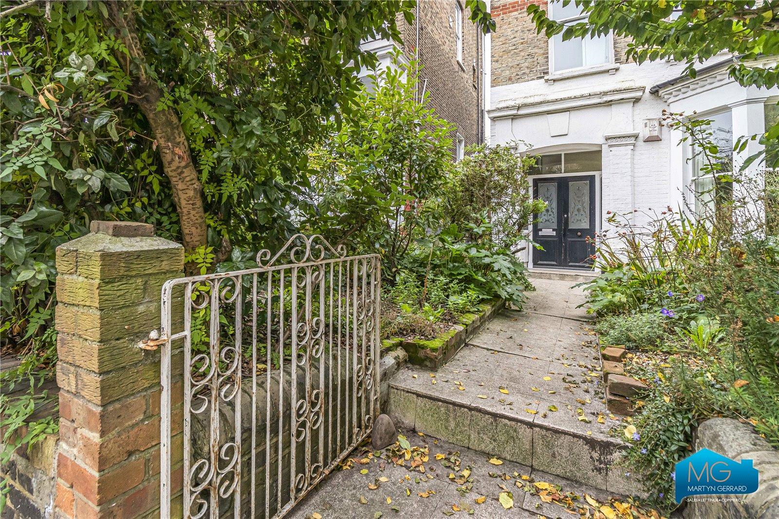 2 bedroom Semi-Detached House to rent - Martyn Gerrard