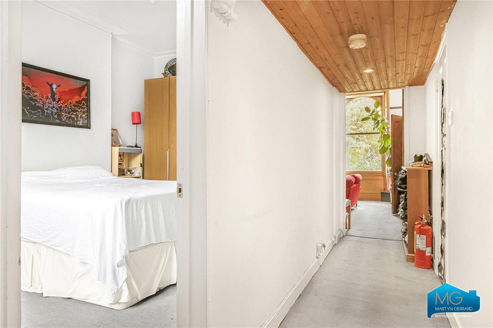 2 bedroom Semi-Detached House to rent - Martyn Gerrard