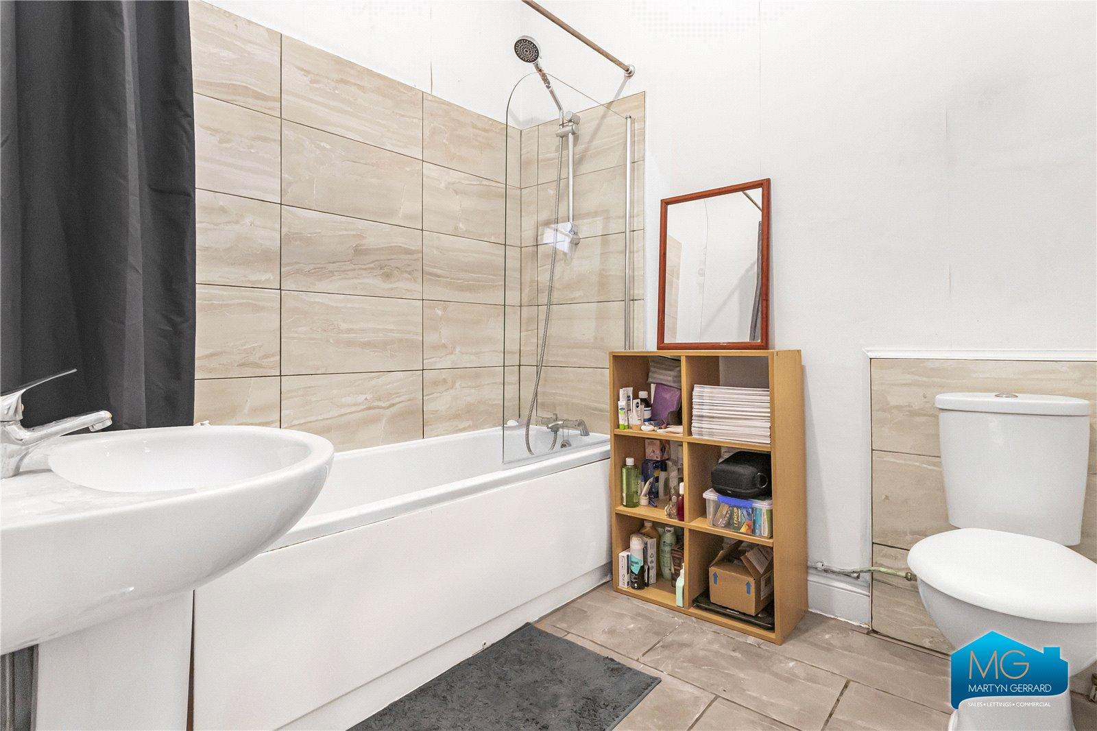 2 bedroom Semi-Detached House to rent - Martyn Gerrard