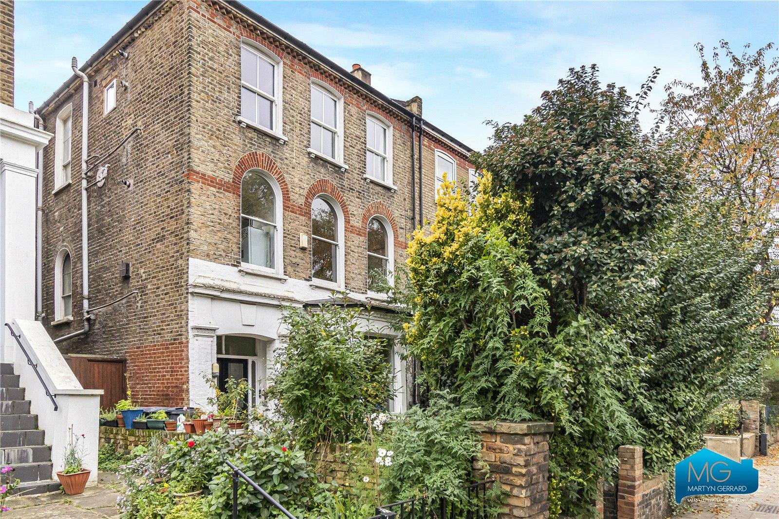 2 bedroom Semi-Detached House to rent - Martyn Gerrard