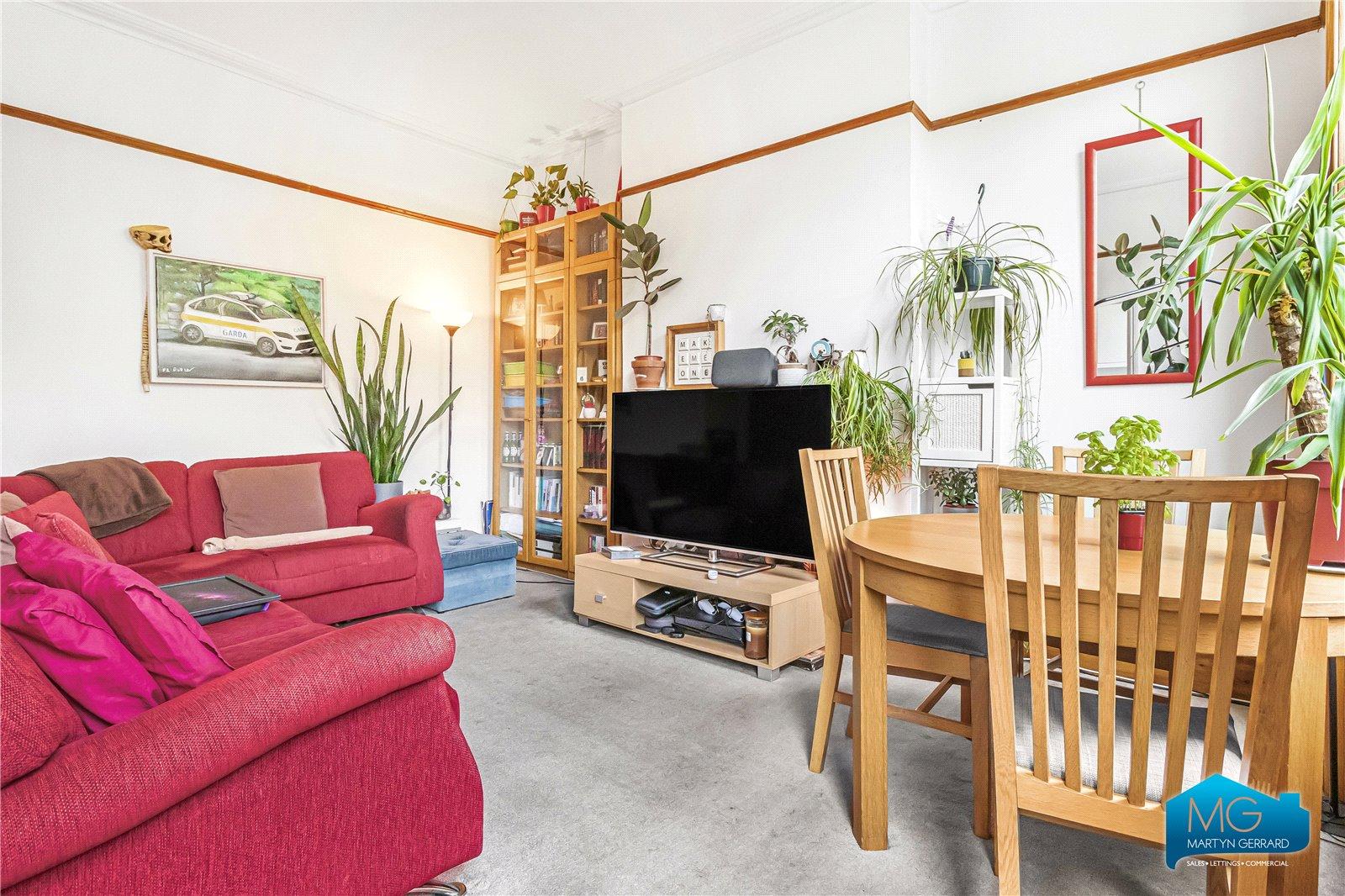 2 bedroom Semi-Detached House to rent - Martyn Gerrard