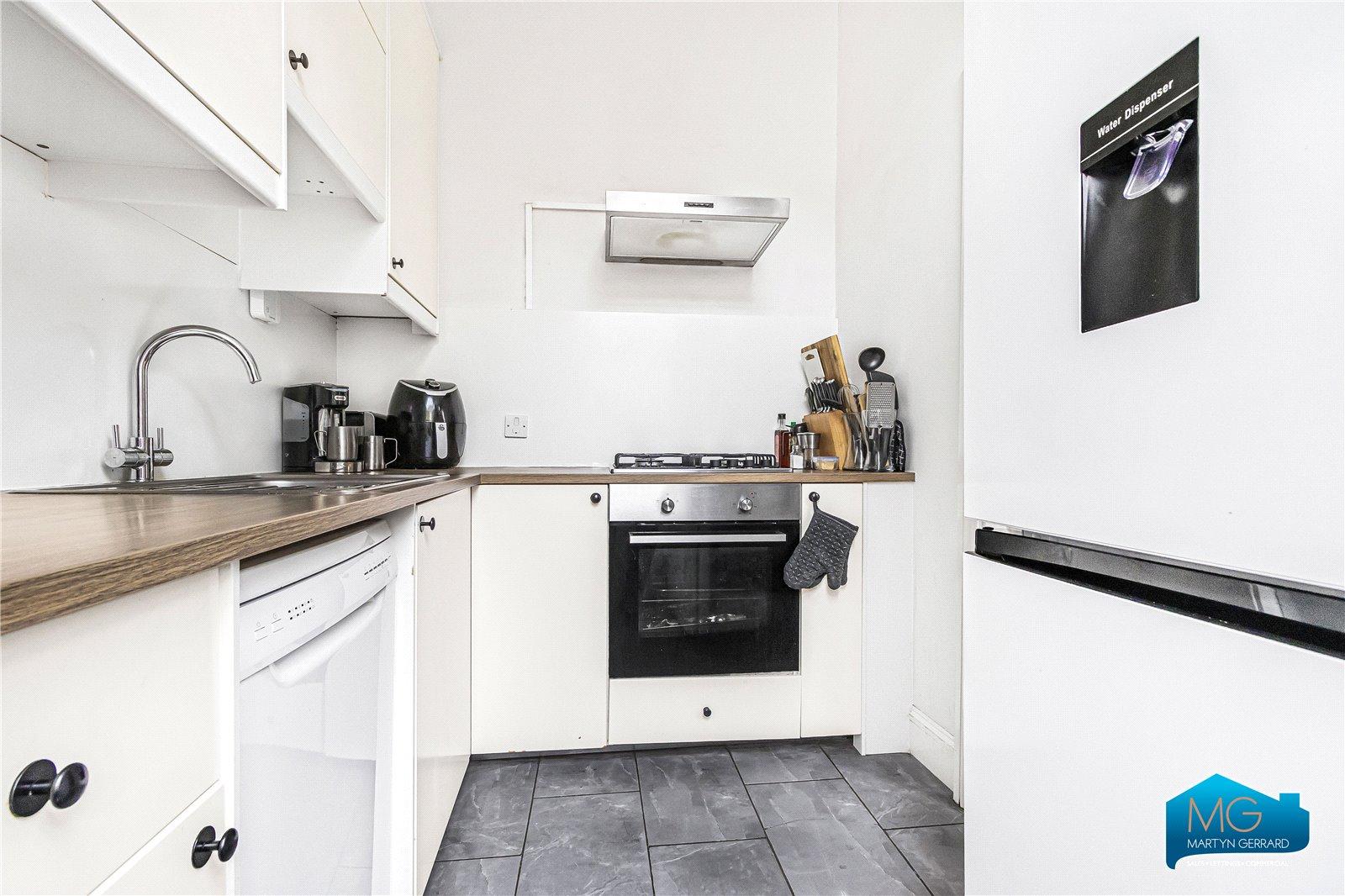 2 bedroom Semi-Detached House to rent - Martyn Gerrard