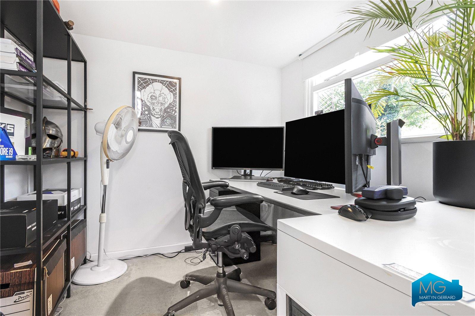 2 bedroom Semi-Detached House to rent - Martyn Gerrard