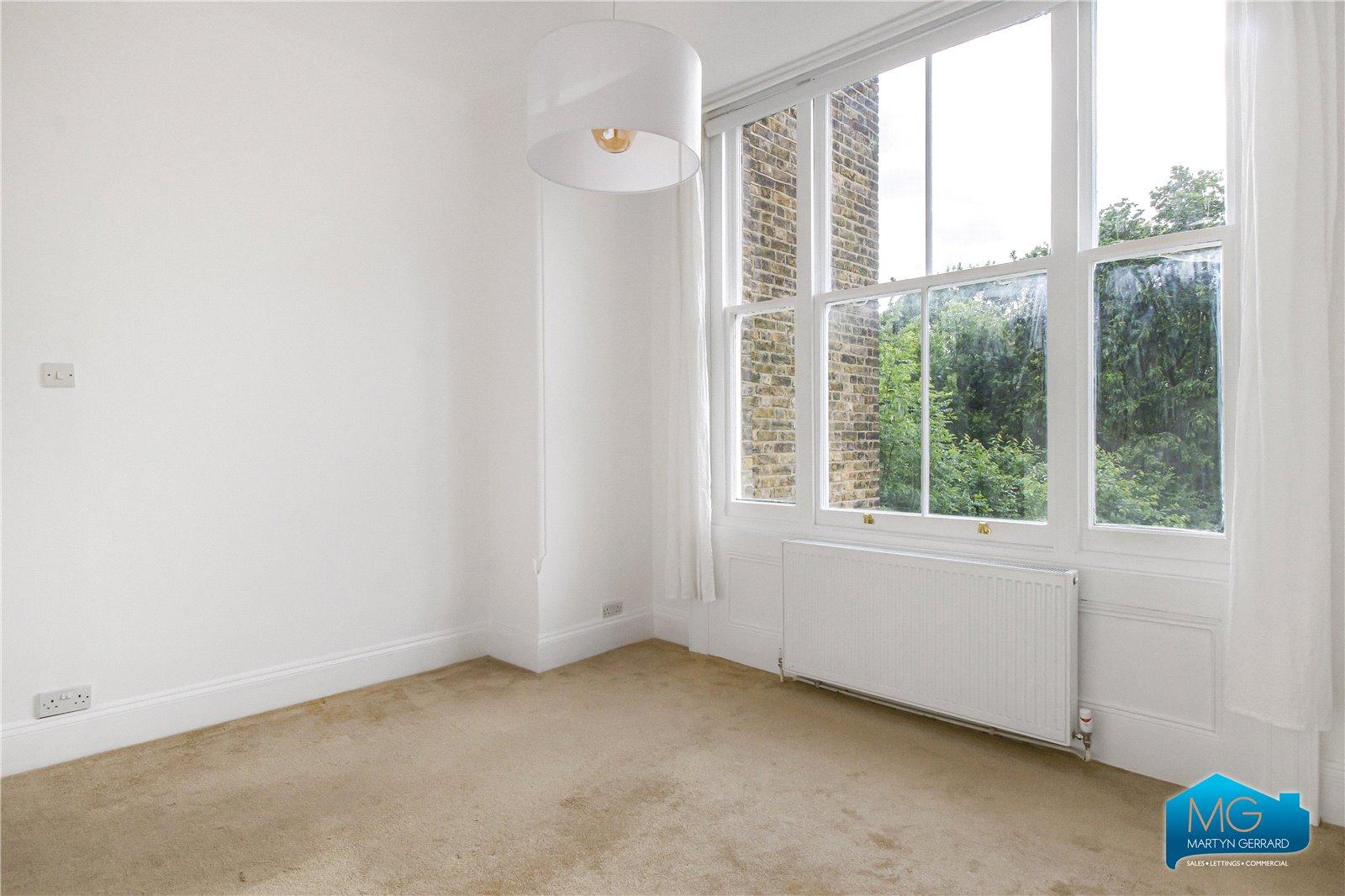 2 bedroom Ground Floor Flat to rent - Martyn Gerrard