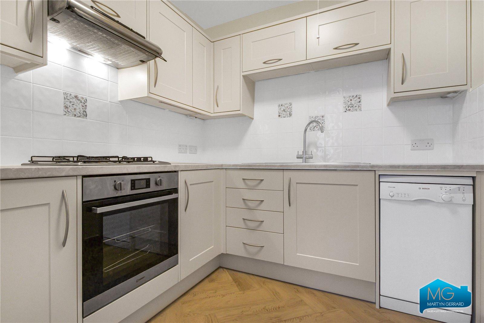 2 bedroom Ground Floor Flat to rent - Martyn Gerrard