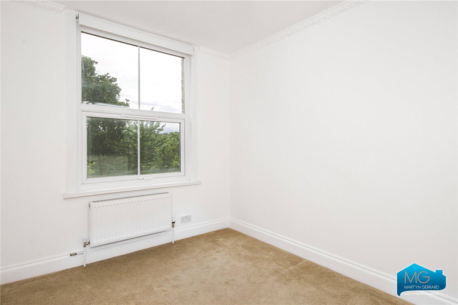 2 bedroom Ground Floor Flat to rent - Martyn Gerrard