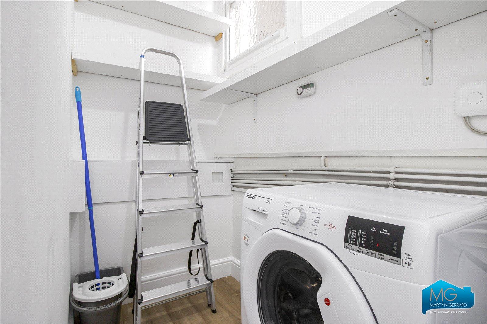 2 bedroom Ground Floor Flat to rent - Martyn Gerrard