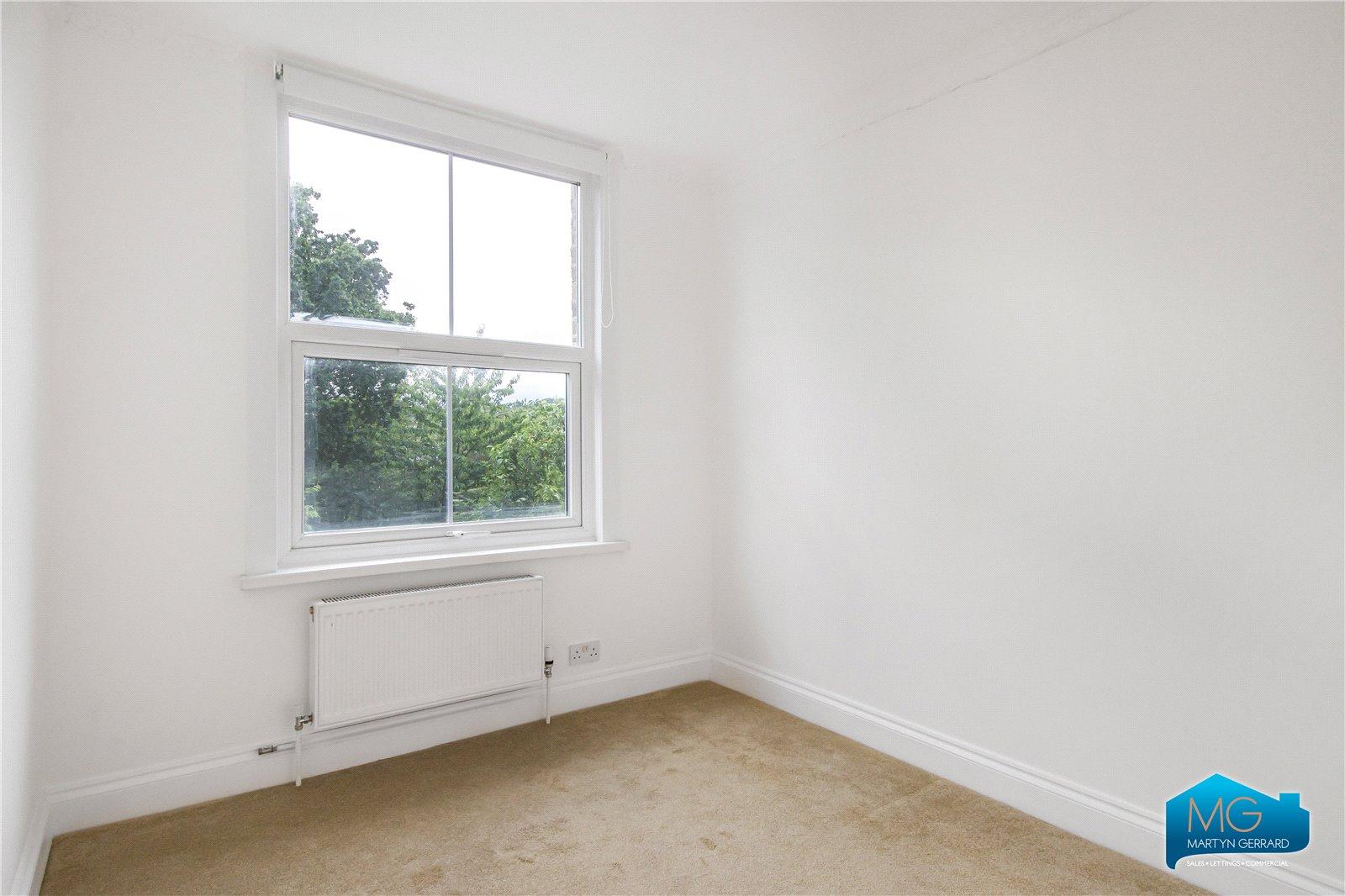 2 bedroom Ground Floor Flat to rent - Martyn Gerrard