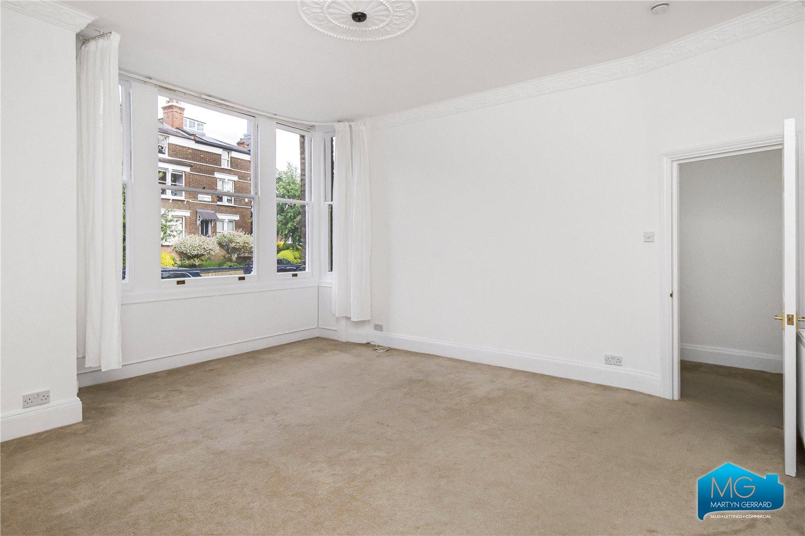 2 bedroom Ground Floor Flat to rent - Martyn Gerrard