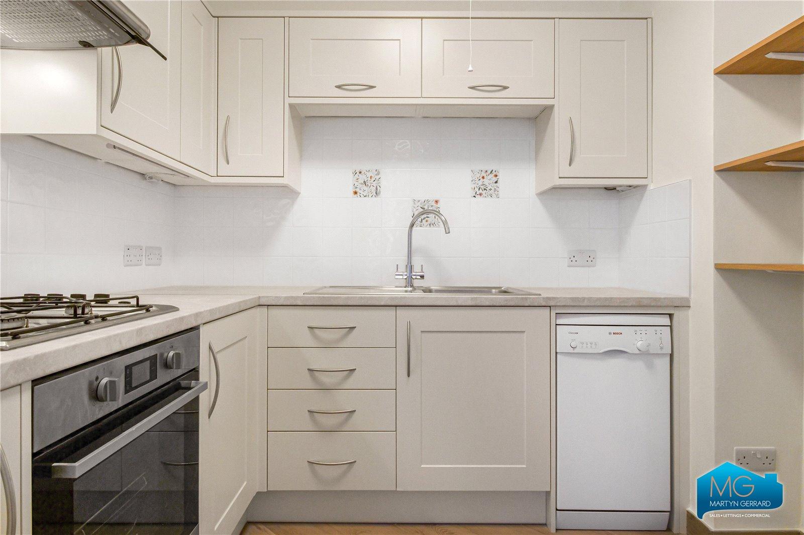2 bedroom Ground Floor Flat to rent - Martyn Gerrard
