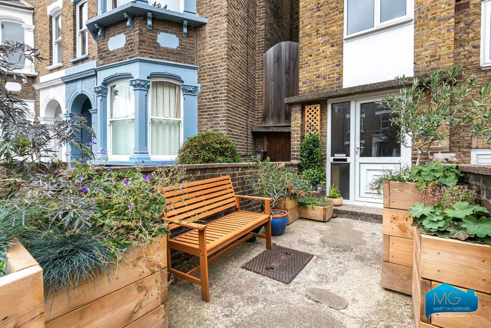 2 bedroom Apartment to rent - Martyn Gerrard