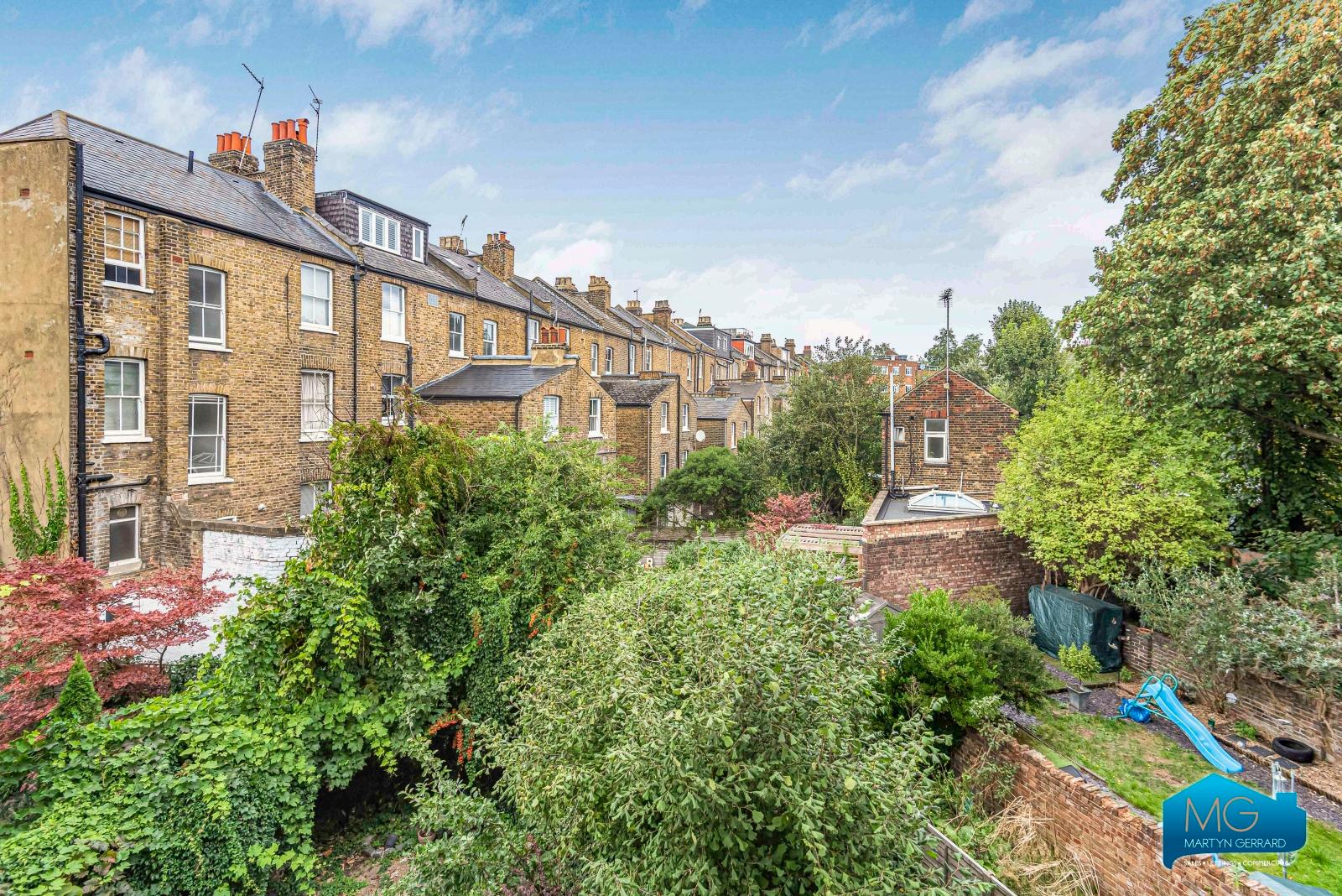 2 bedroom Apartment to rent - Martyn Gerrard