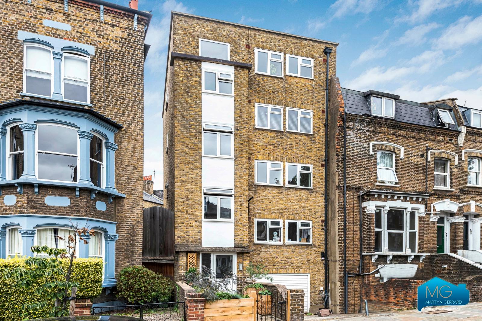 2 bedroom Apartment to rent - Martyn Gerrard