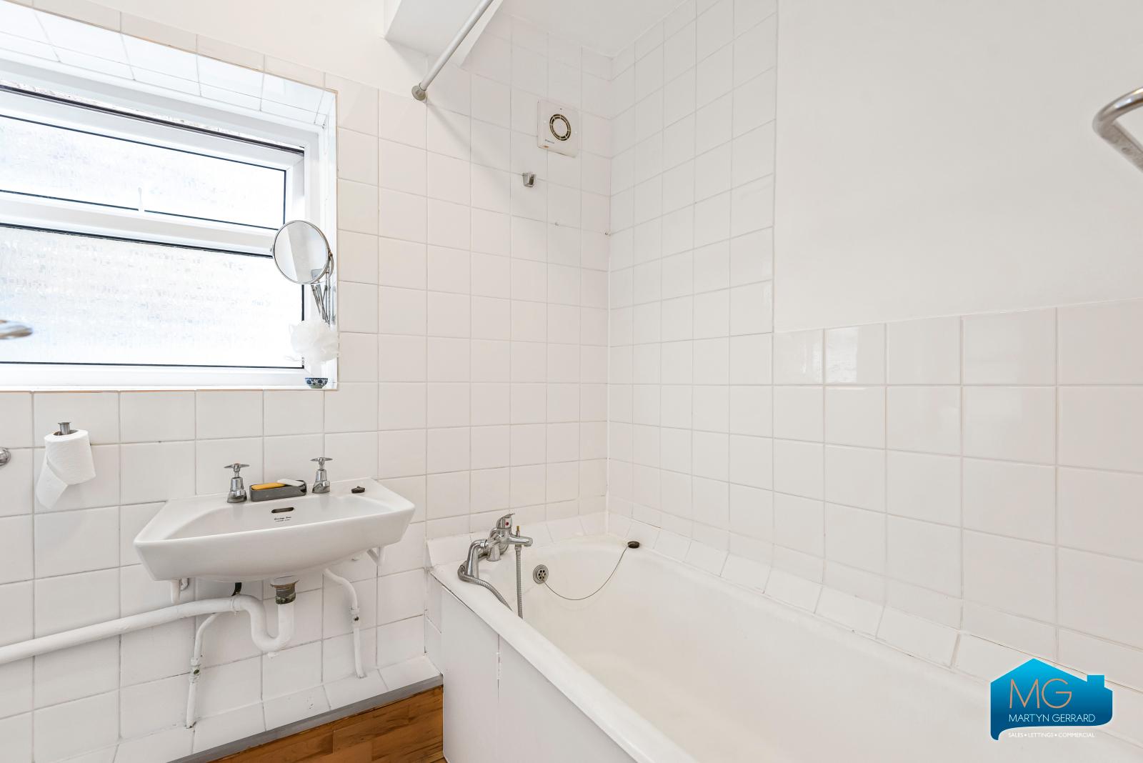 2 bedroom Apartment to rent - Martyn Gerrard
