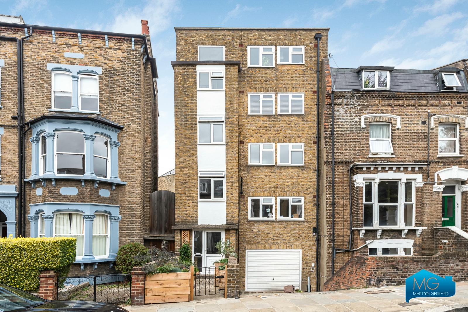 2 bedroom Apartment to rent - Martyn Gerrard