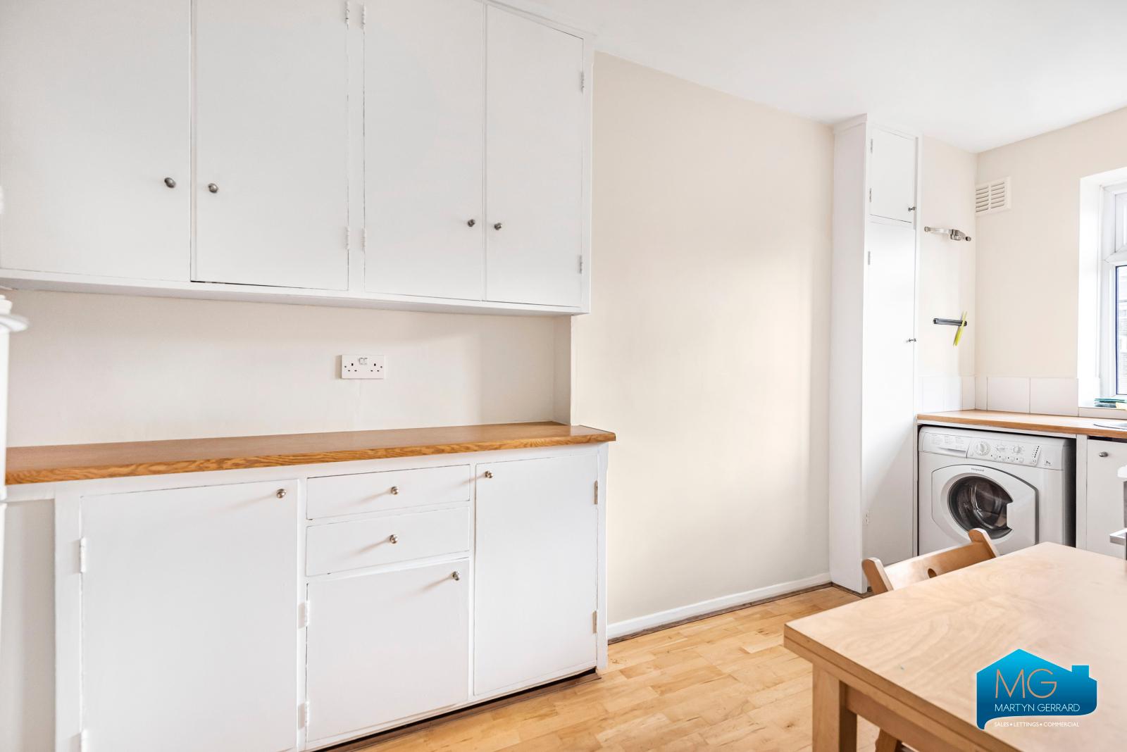 2 bedroom Apartment to rent - Martyn Gerrard