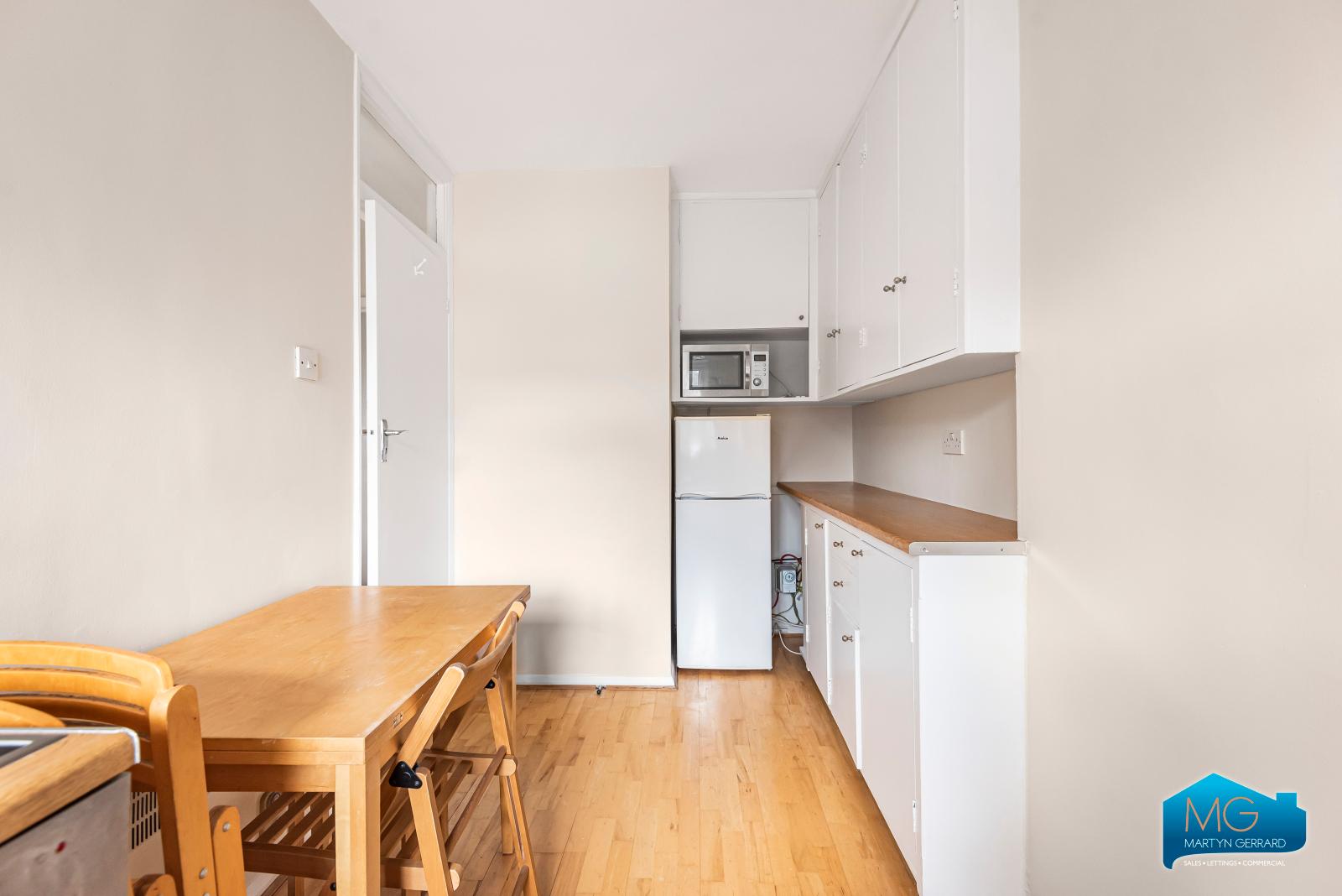 2 bedroom Apartment to rent - Martyn Gerrard