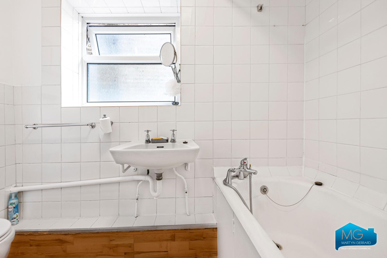 2 bedroom Apartment to rent - Martyn Gerrard