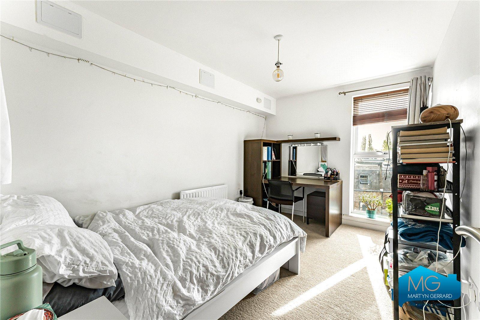 2 bedroom Apartment to rent - Martyn Gerrard