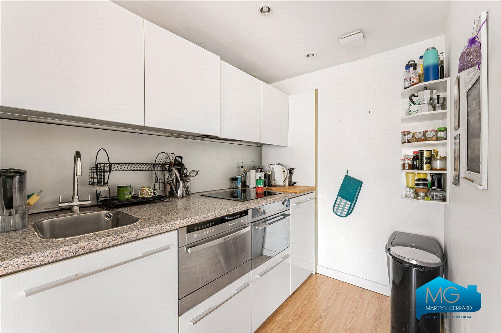 2 bedroom Apartment to rent - Martyn Gerrard