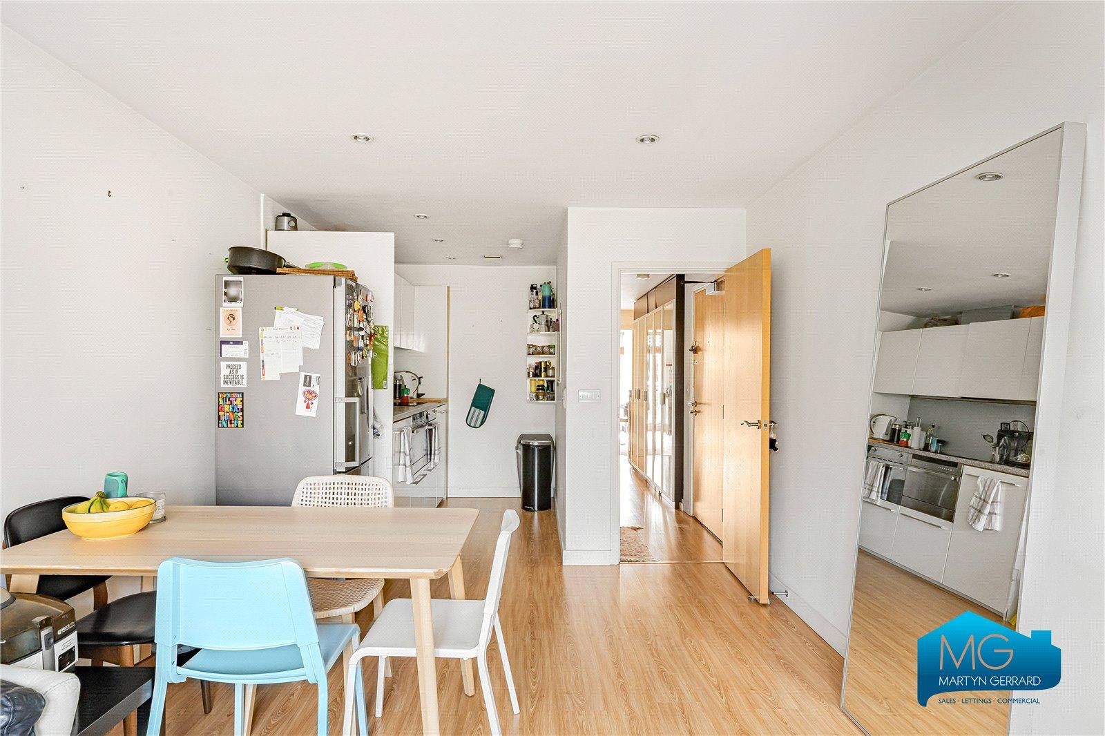 2 bedroom Apartment to rent - Martyn Gerrard