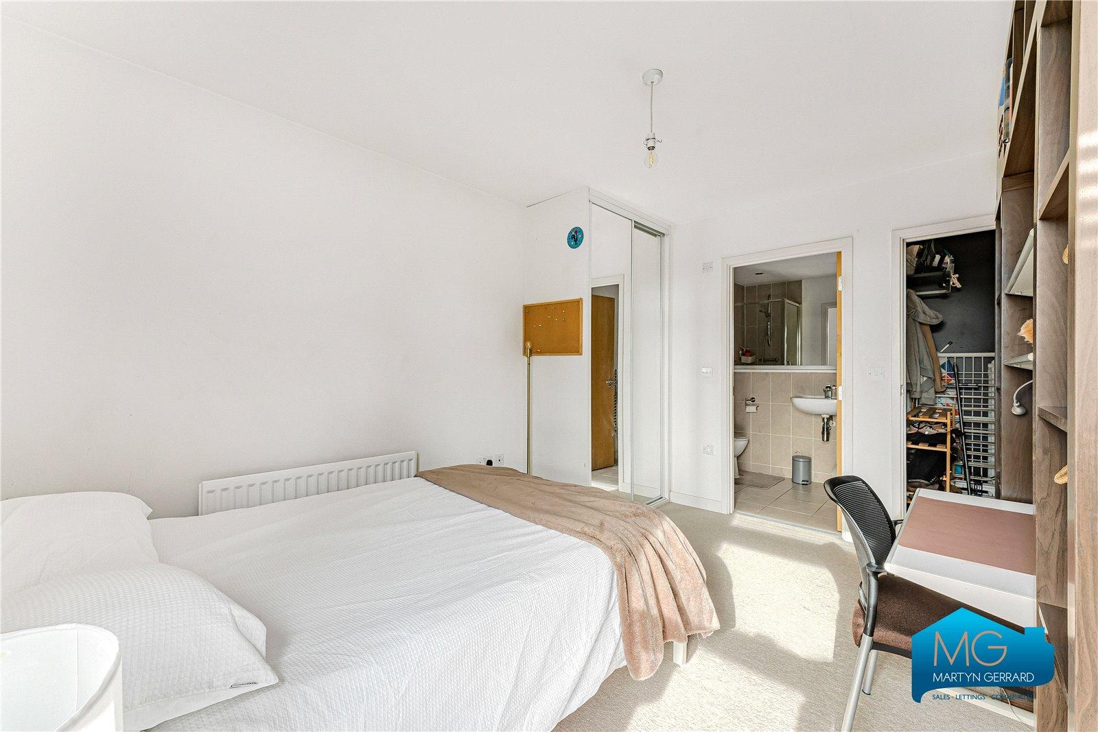 2 bedroom Apartment to rent - Martyn Gerrard