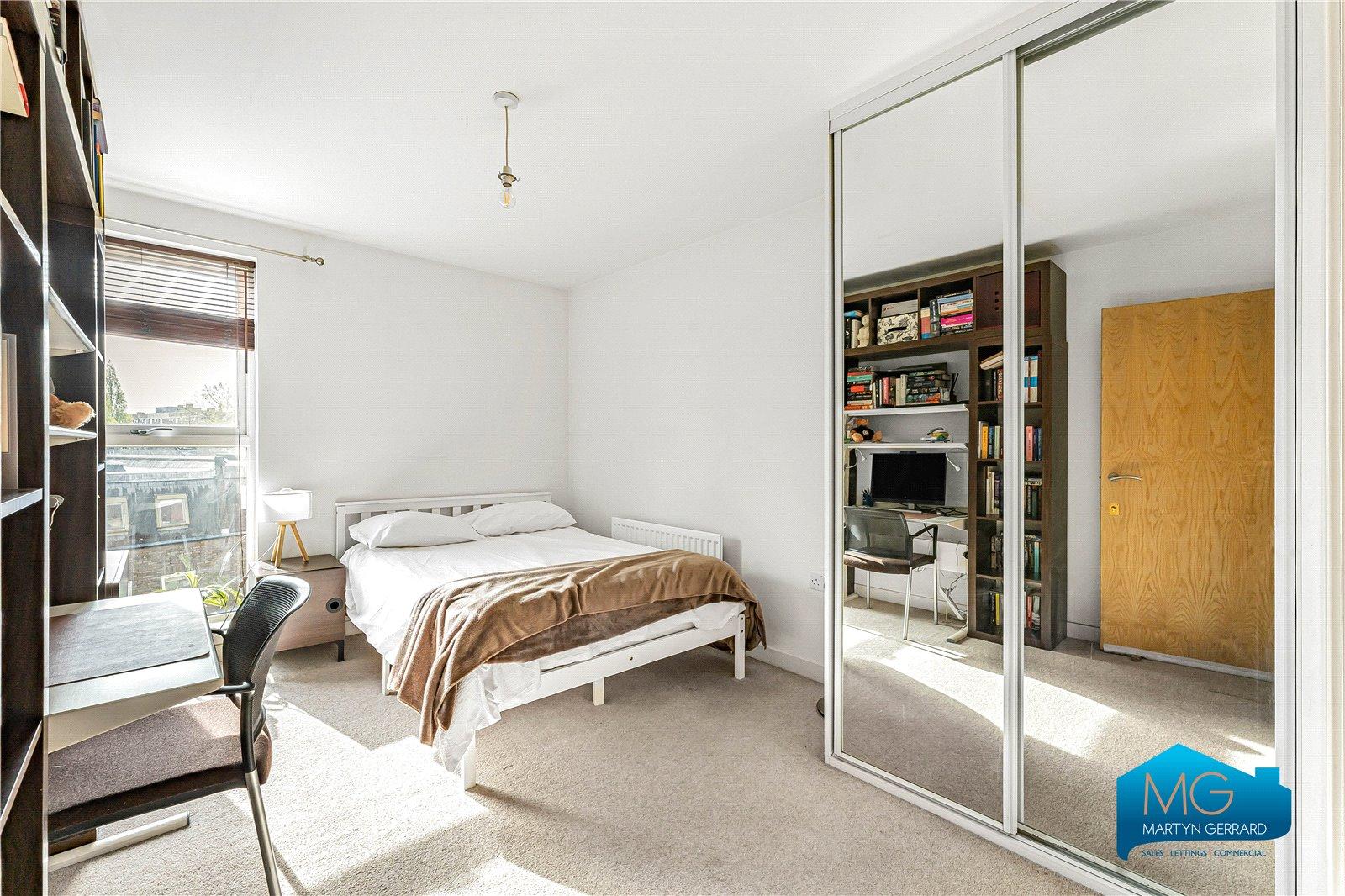 2 bedroom Apartment to rent - Martyn Gerrard