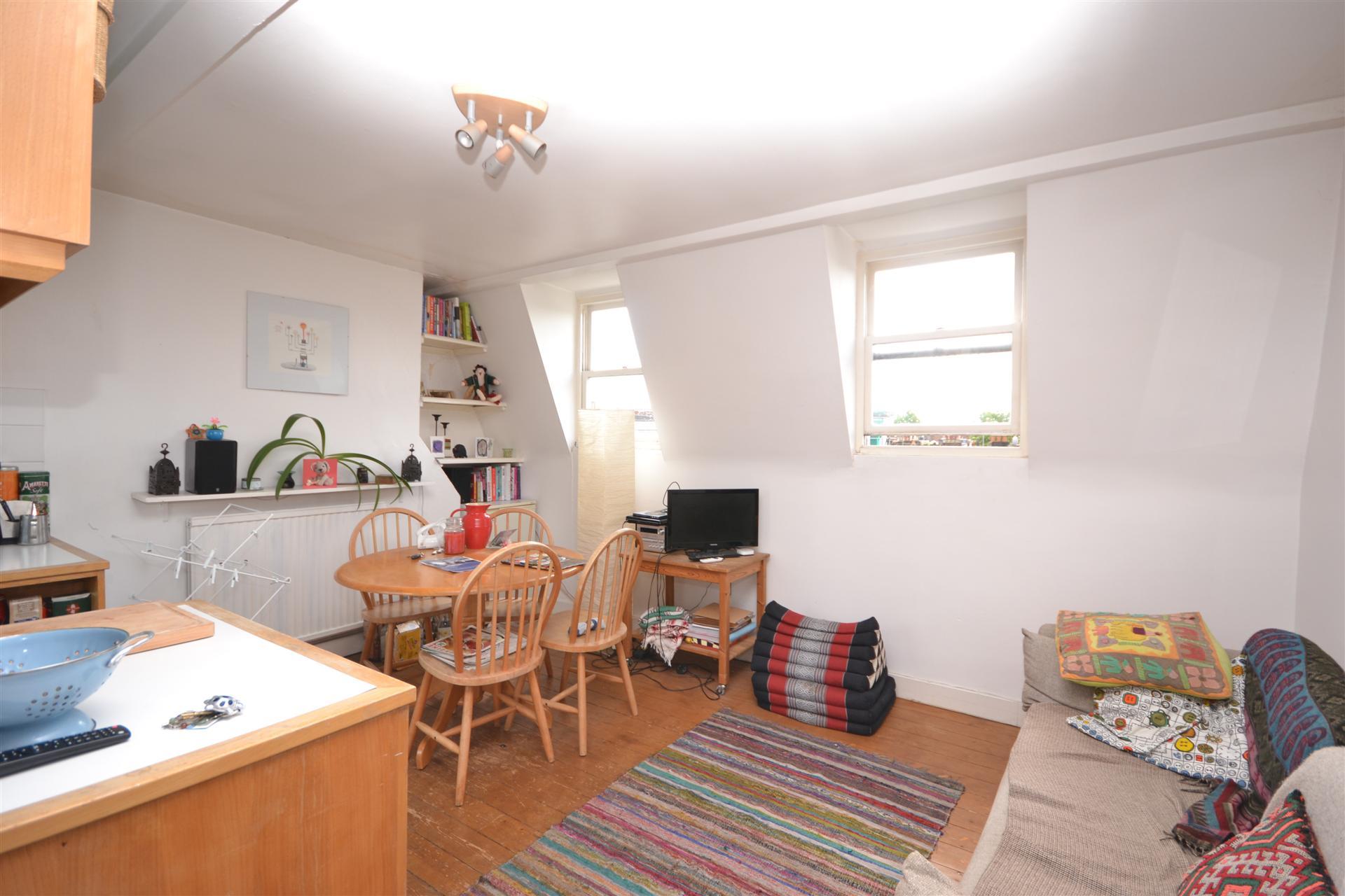 2 bedroom Apartment to rent - Martyn Gerrard