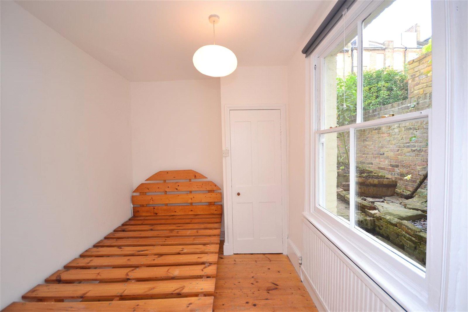 1 bedroom Ground Floor Flat to rent - Martyn Gerrard