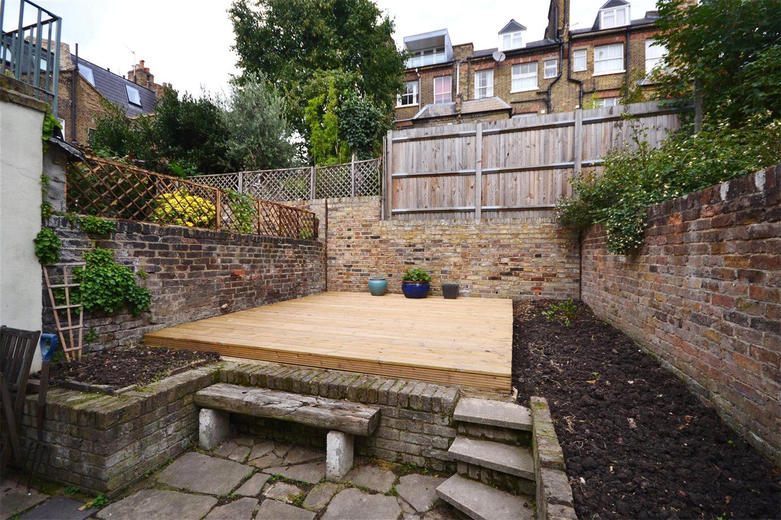 1 bedroom Ground Floor Flat to rent - Martyn Gerrard