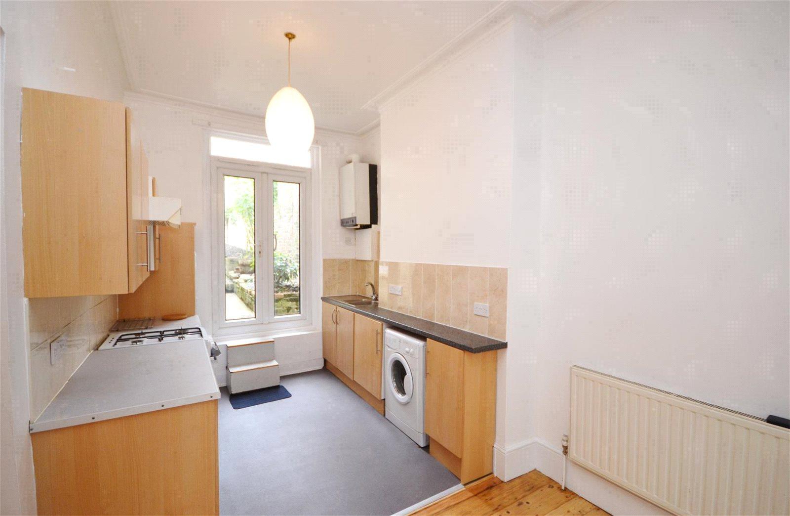 1 bedroom Ground Floor Flat to rent - Martyn Gerrard