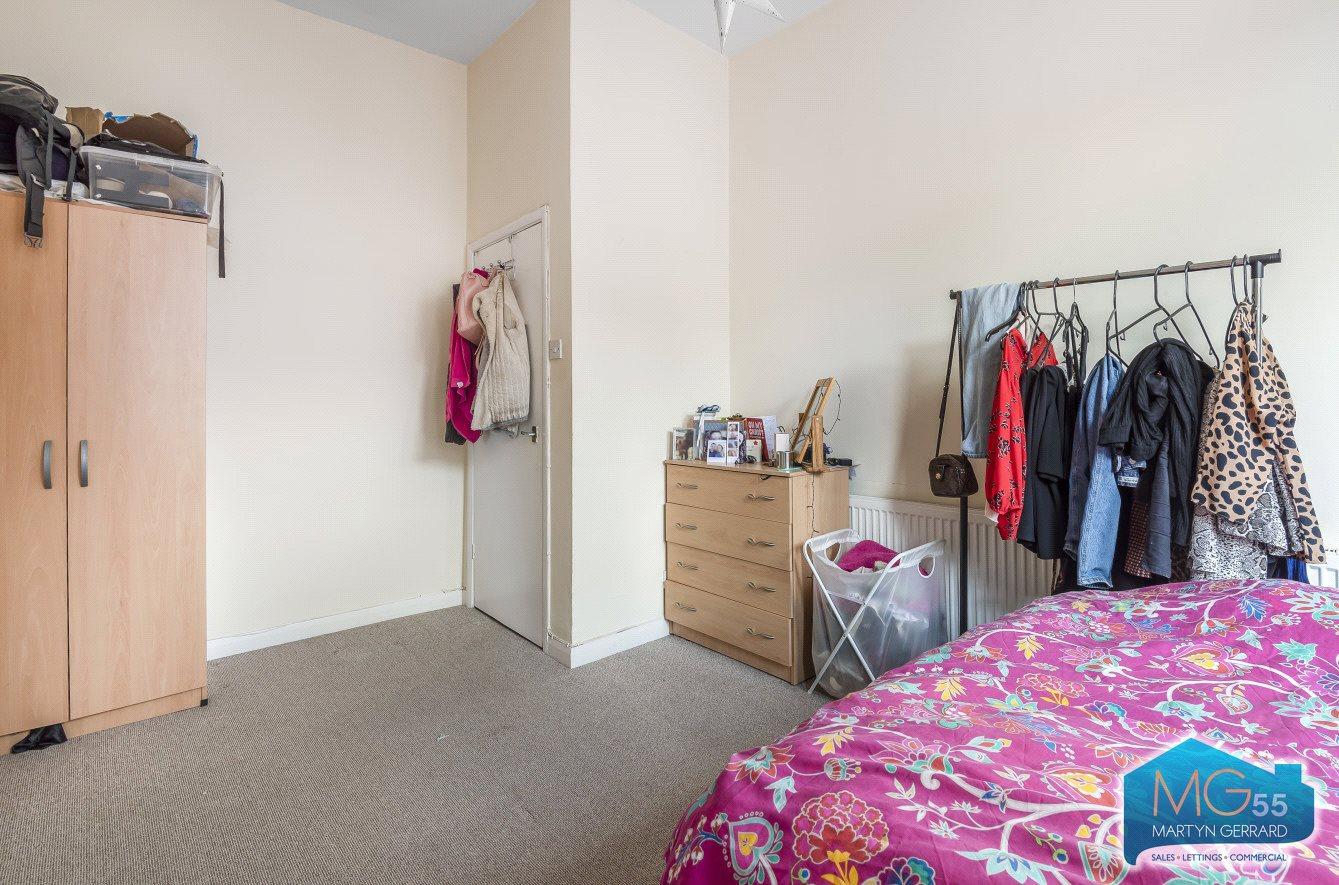 2 bedroom Apartment to rent - Martyn Gerrard