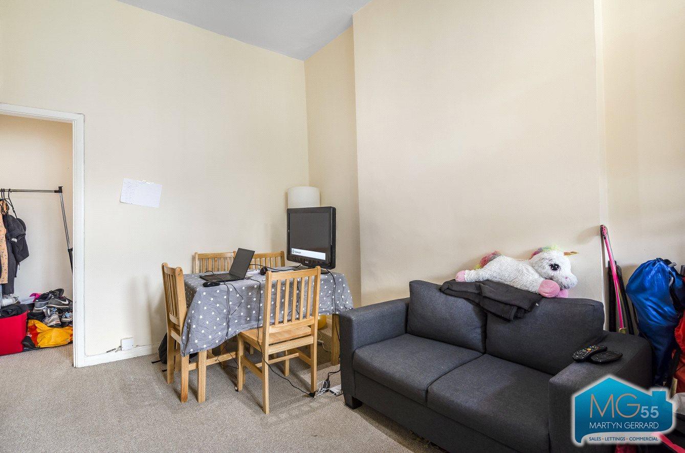 2 bedroom Apartment to rent - Martyn Gerrard
