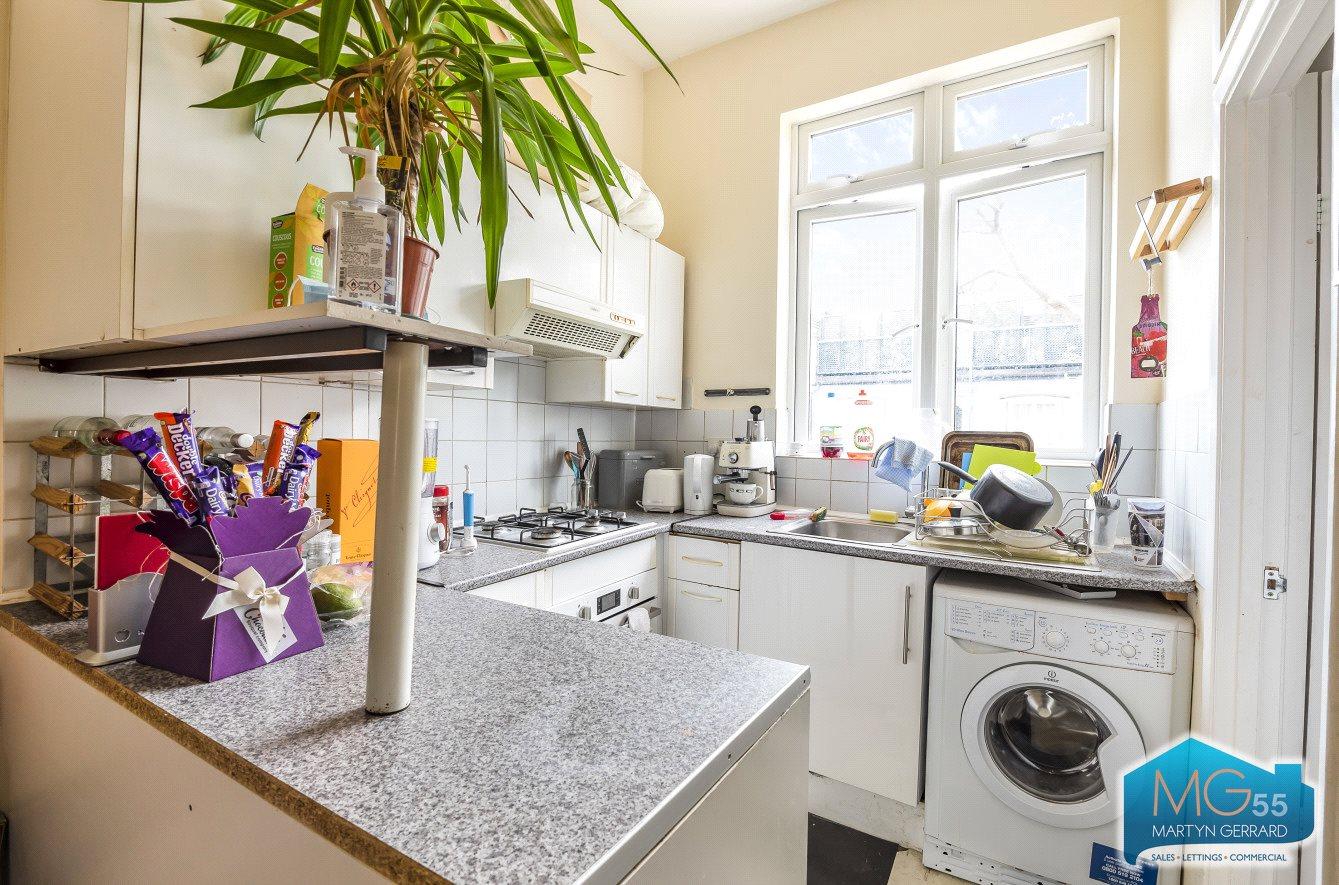 2 bedroom Apartment to rent - Martyn Gerrard