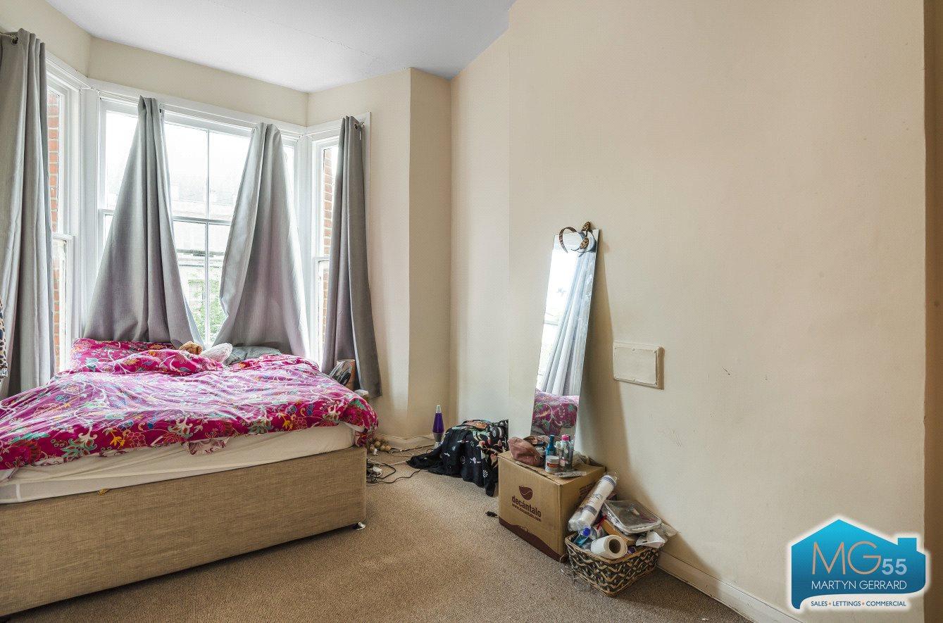 2 bedroom Apartment to rent - Martyn Gerrard