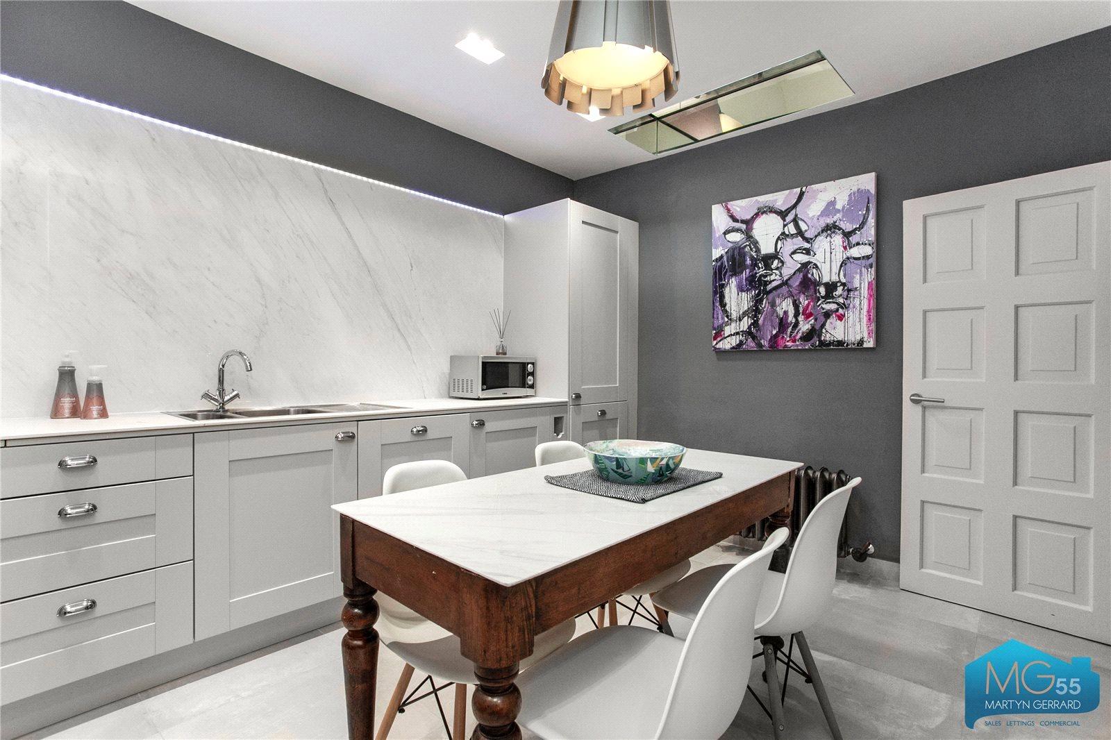 2 bedroom Semi-Detached House to rent - Martyn Gerrard