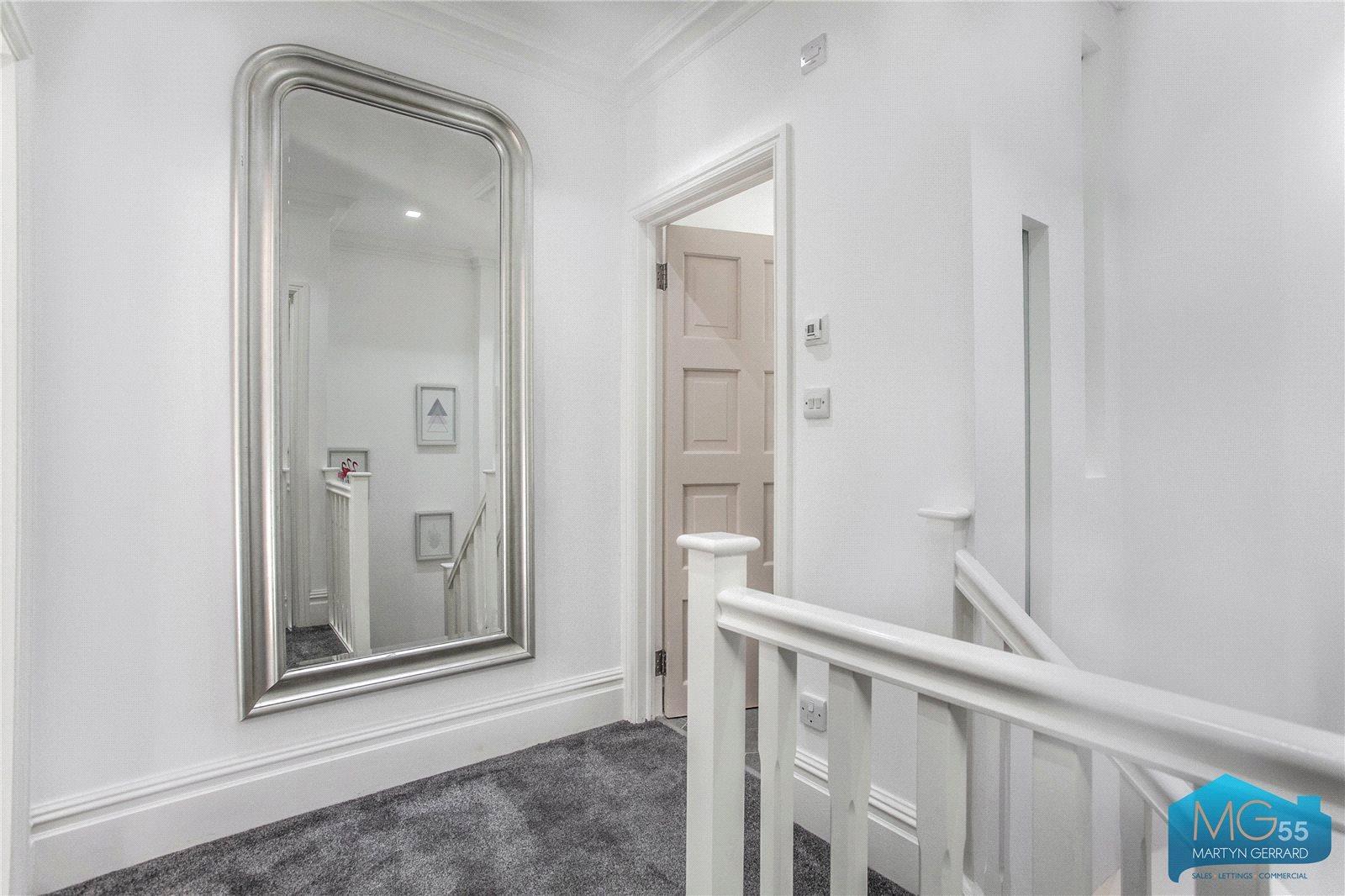 2 bedroom Semi-Detached House to rent - Martyn Gerrard