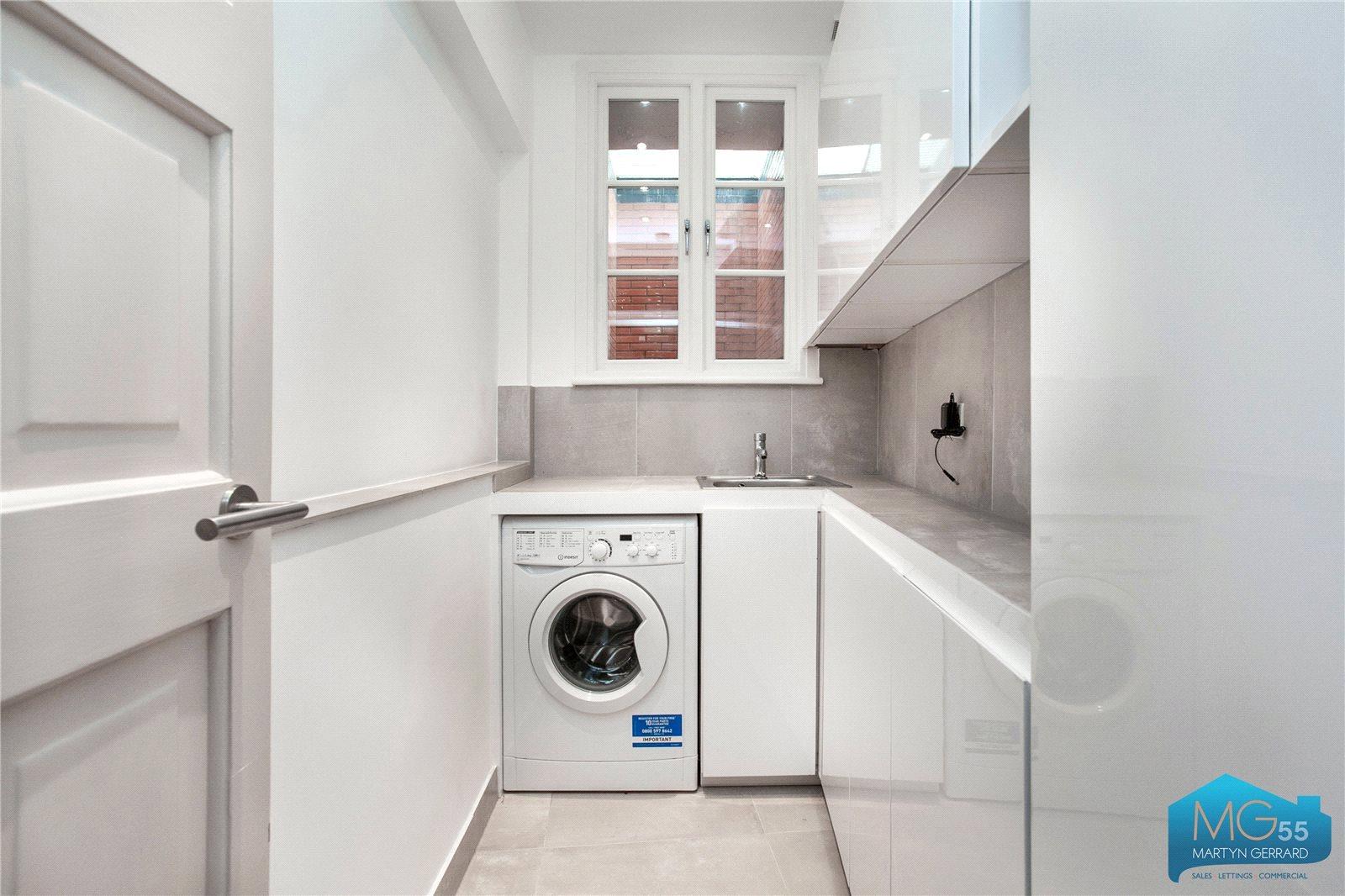 2 bedroom Semi-Detached House to rent - Martyn Gerrard