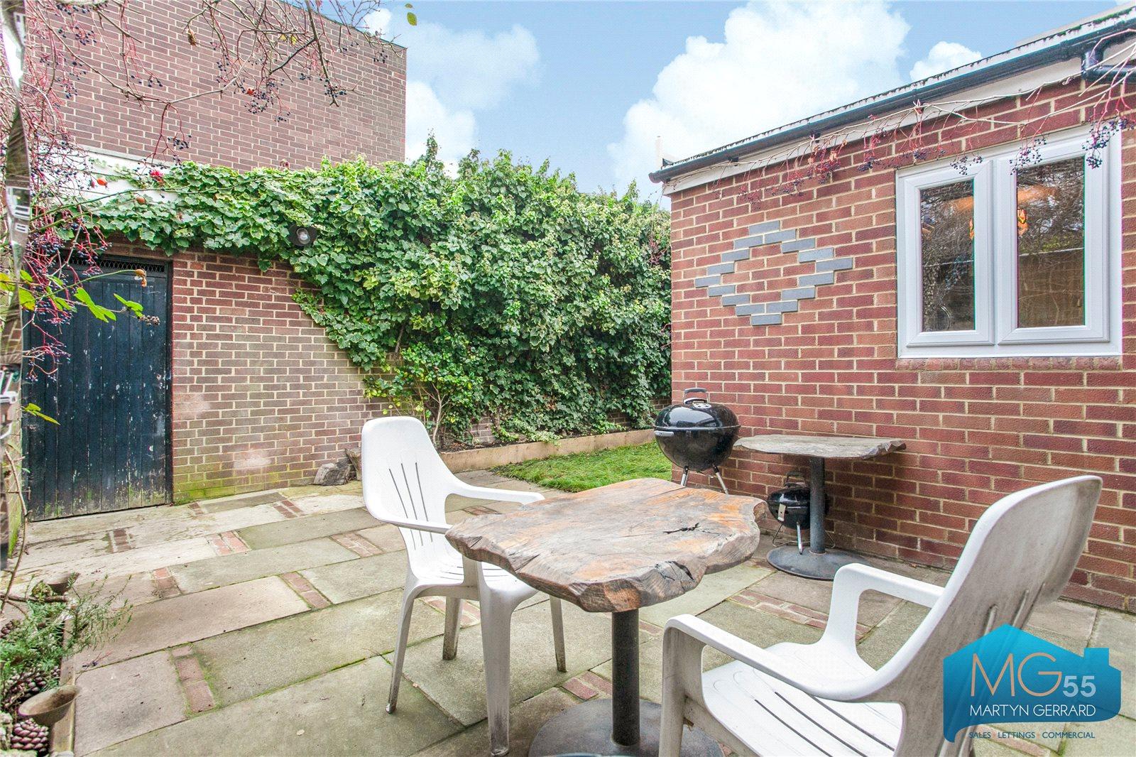 2 bedroom End of Terrace House for sale - Martyn Gerrard