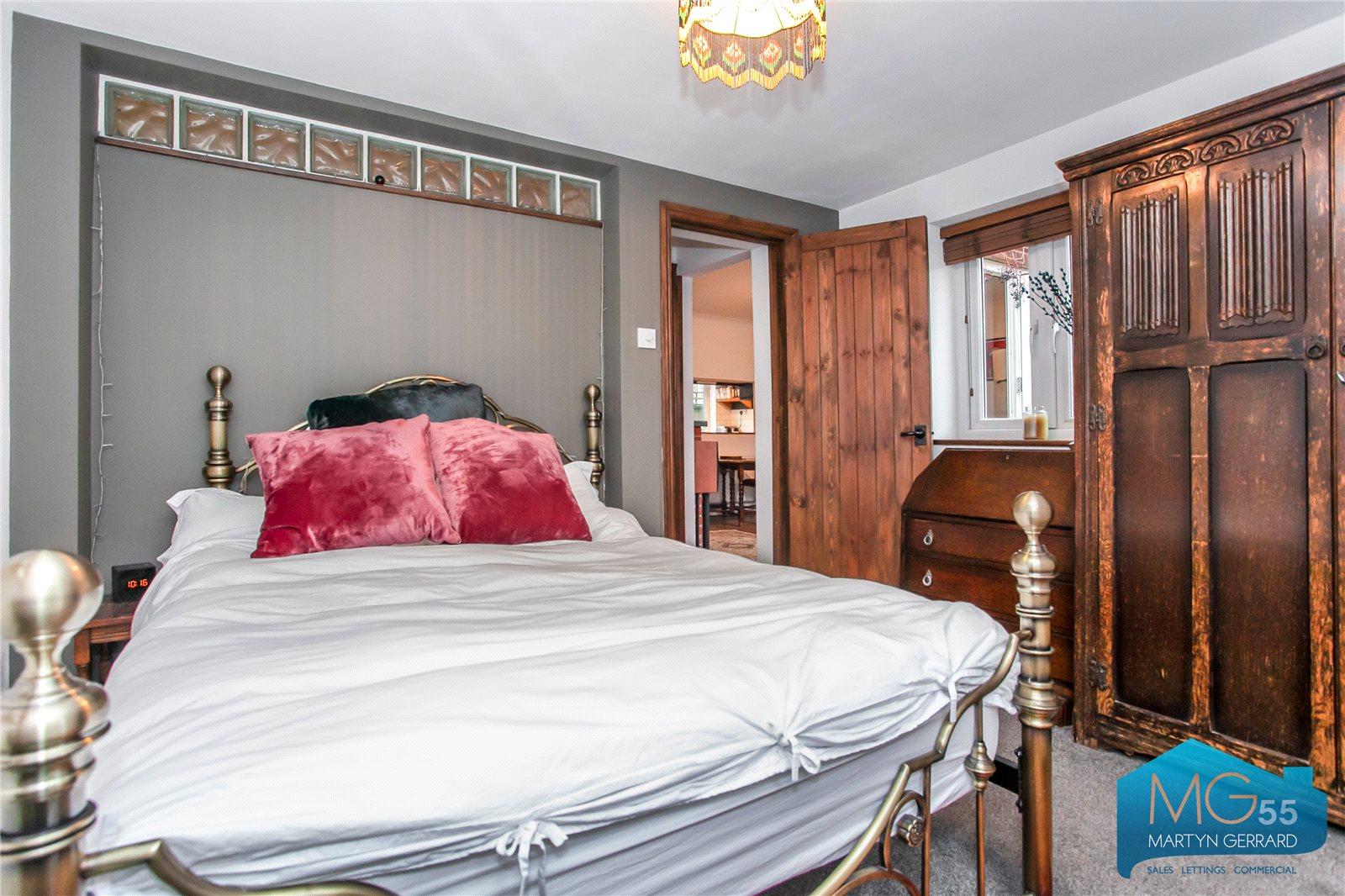 2 bedroom End of Terrace House for sale - Martyn Gerrard