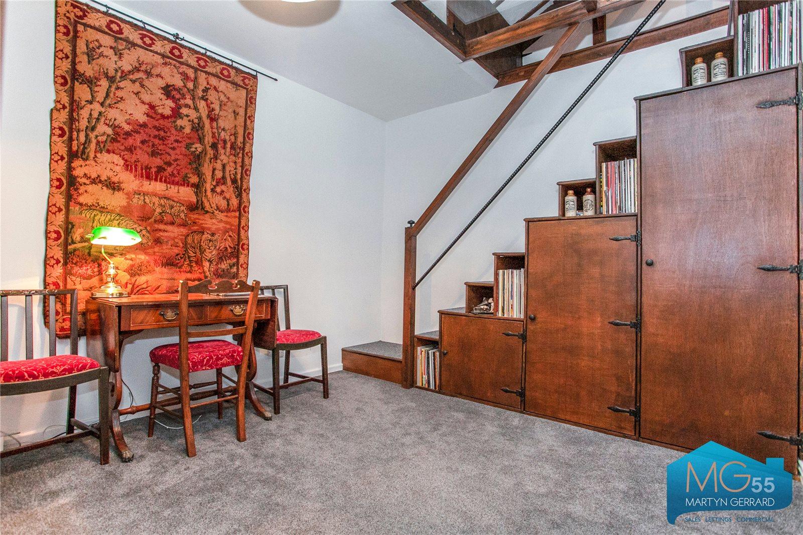 2 bedroom End of Terrace House for sale - Martyn Gerrard
