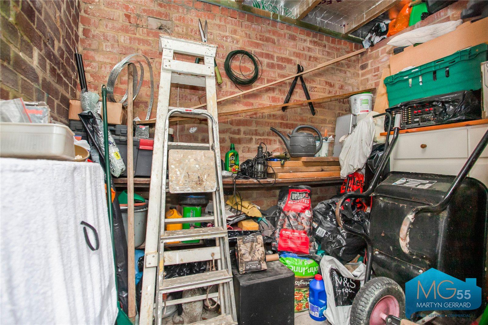 2 bedroom End of Terrace House for sale - Martyn Gerrard