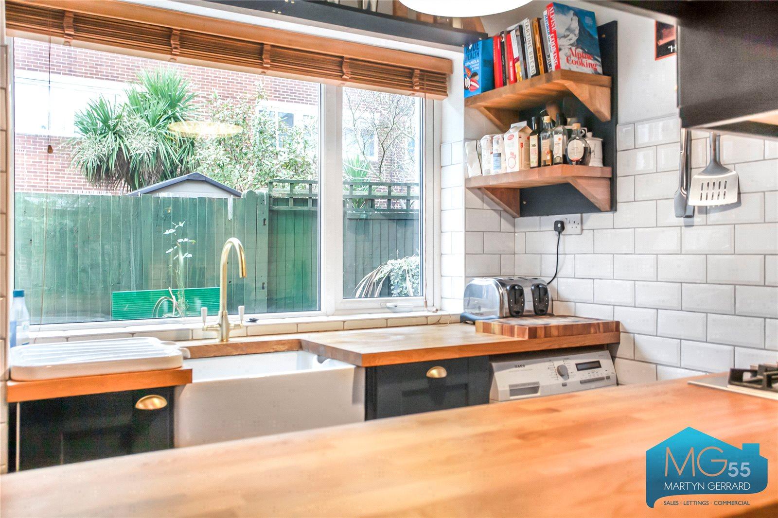 2 bedroom End of Terrace House for sale - Martyn Gerrard