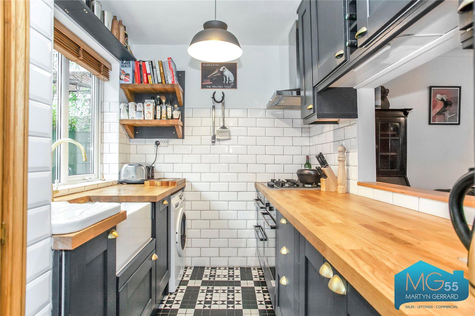 2 bedroom End of Terrace House for sale - Martyn Gerrard